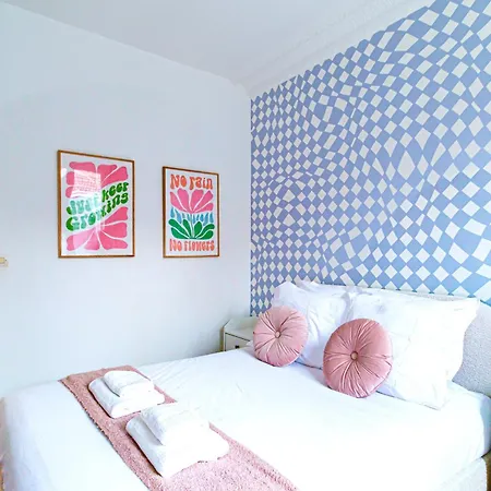 Flat Next To Montparnasse Train Station *