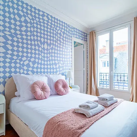 Flat Next To Montparnasse Train Station