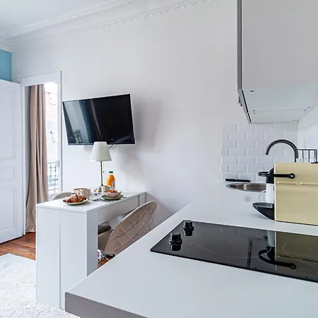 Flat Next To Montparnasse Train Station *